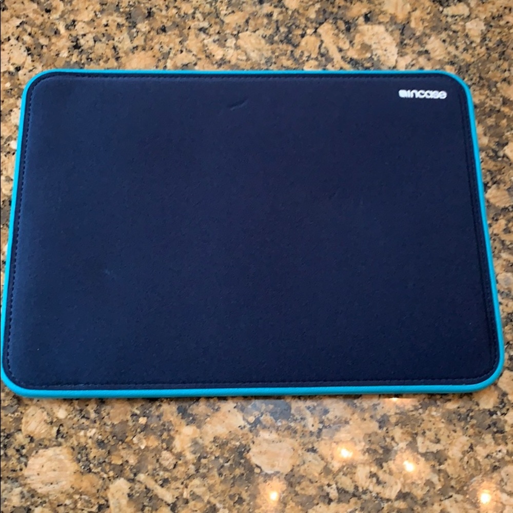 Incase laptop case